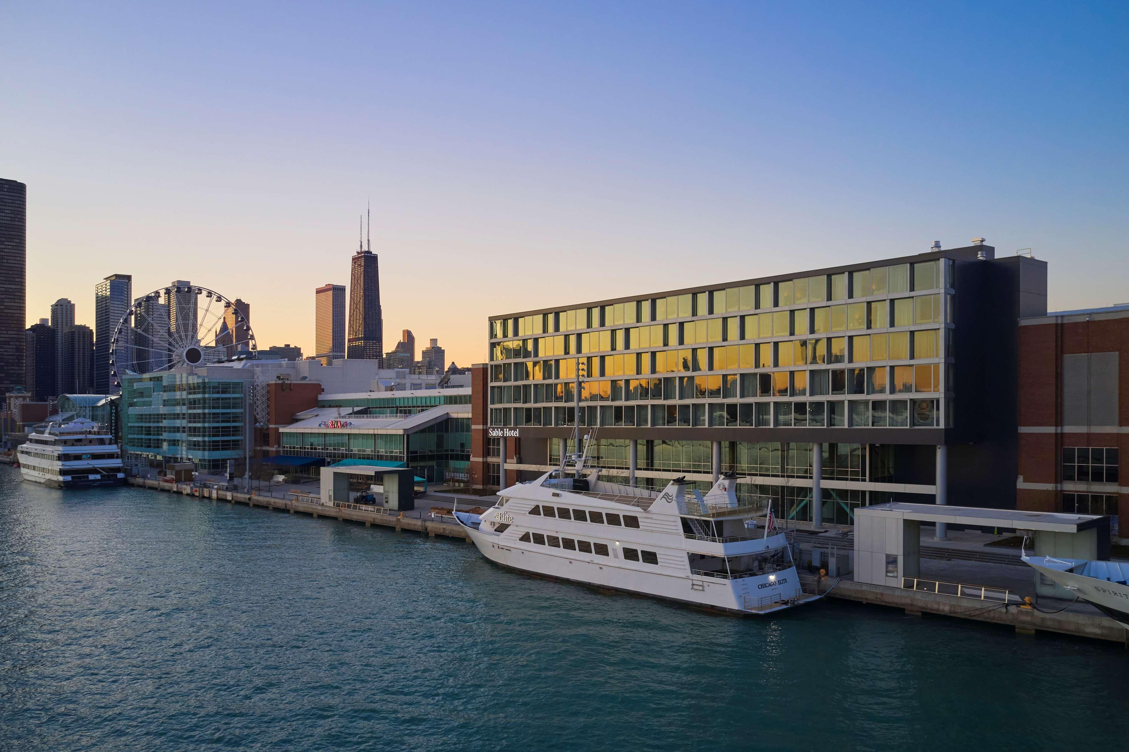 Sable At Navy Pier Chicago, Curio Collection By Hilton Hotel Exterior photo